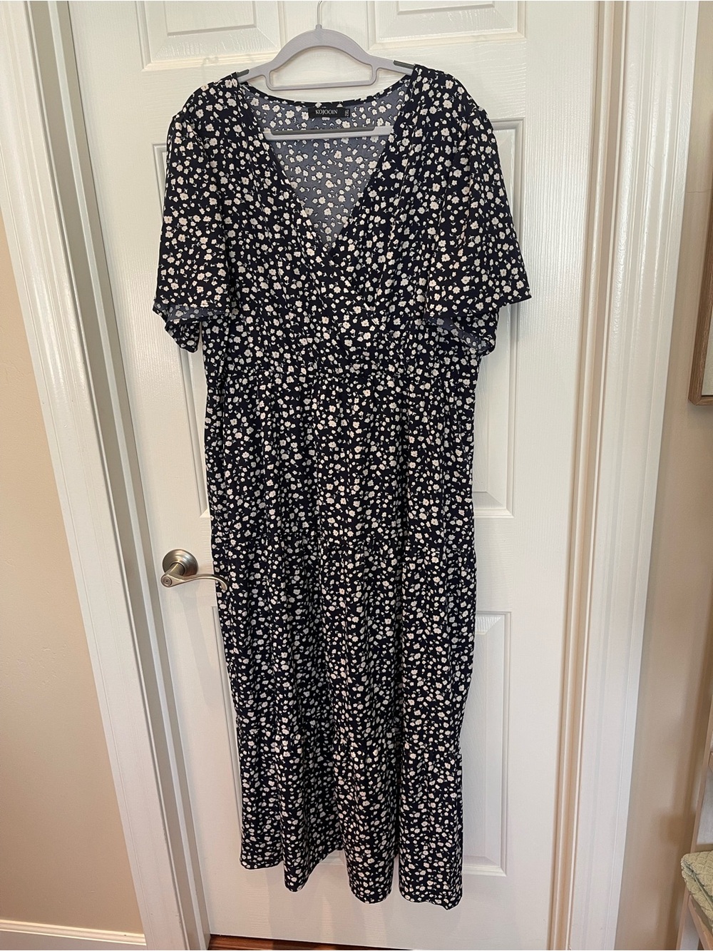 Plus Size Navy Blue Printed Maxi Dress with V-Neck - Picture 2 of 7